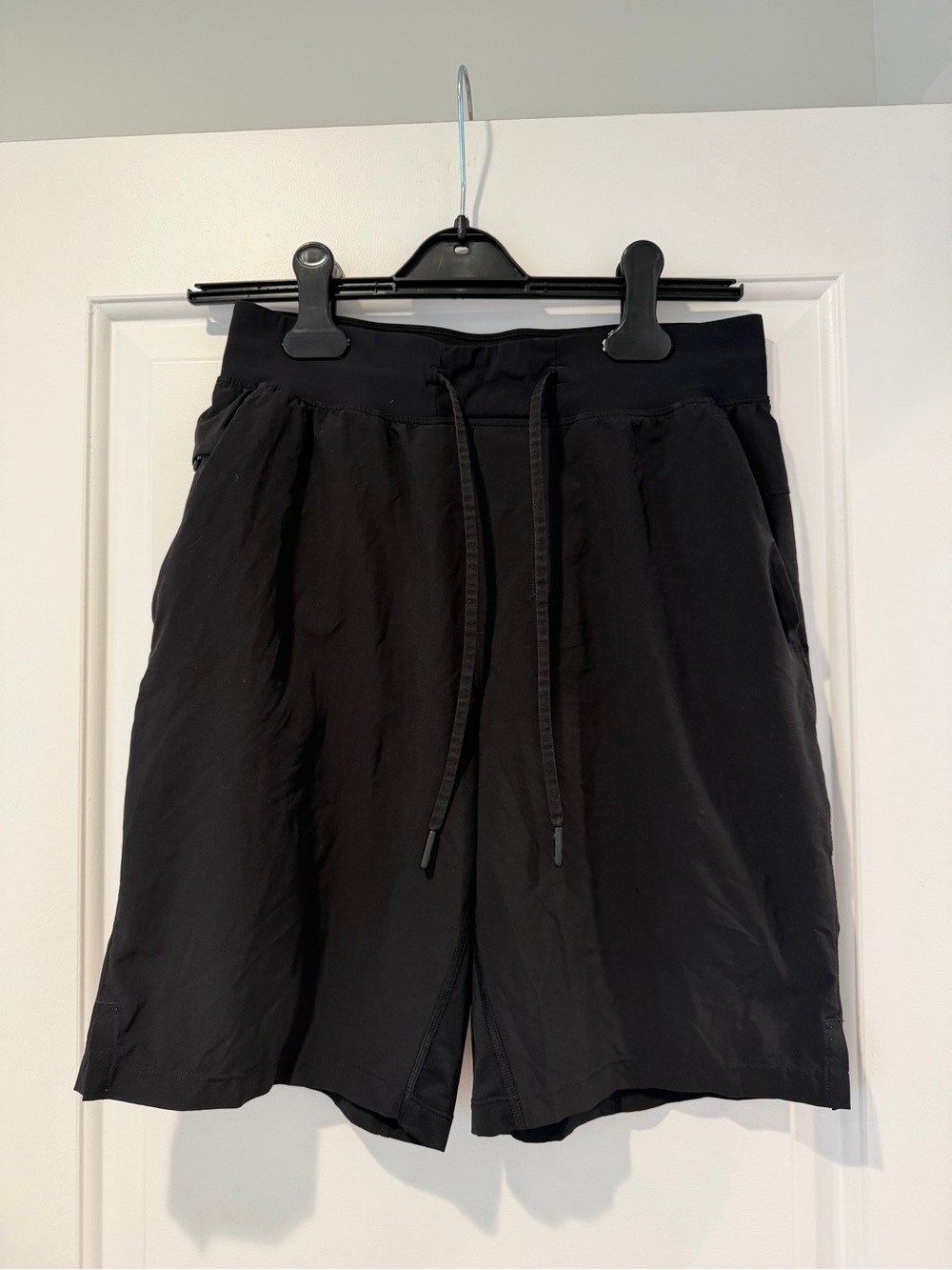 Lululemon Men’s 9” Shorts - size Small